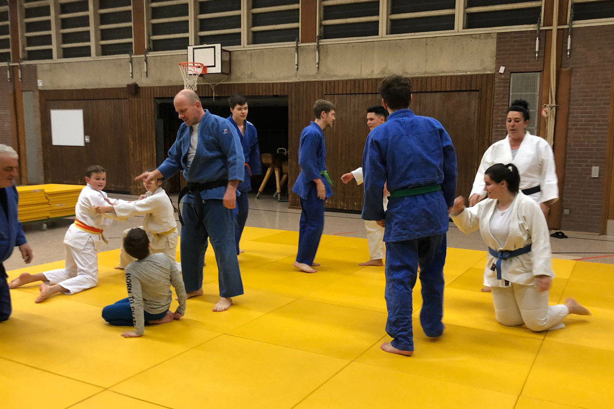Unsere Fortgeschrittenen-Judo-Gruppe beim Training