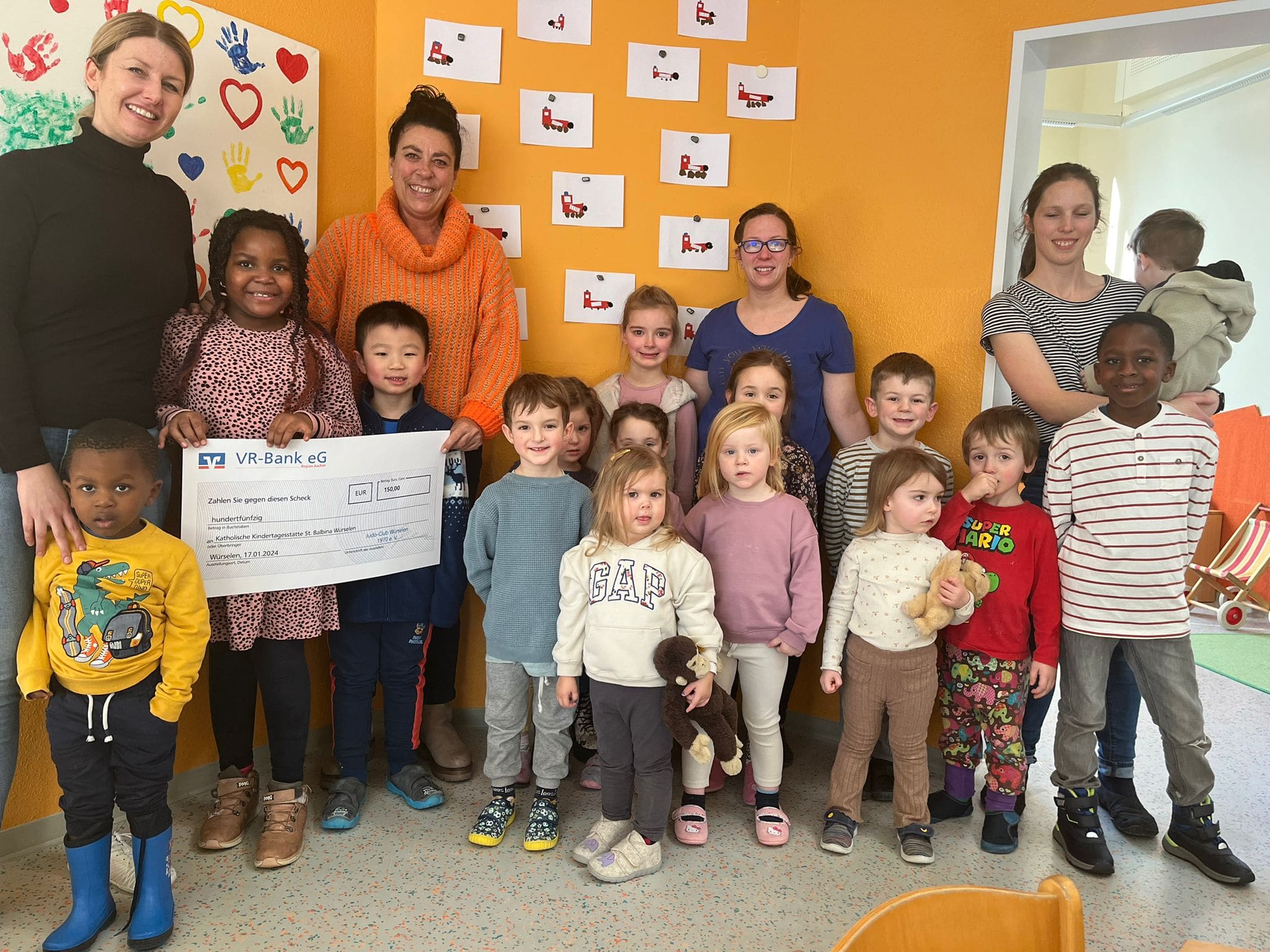 Überreichung eines Spendenschecks an die Kindertagesstätte St. Balbina in Würselen-Morsbach als Belohnung für die musikalische Begleitung bei der Lebenden Krippe 2023